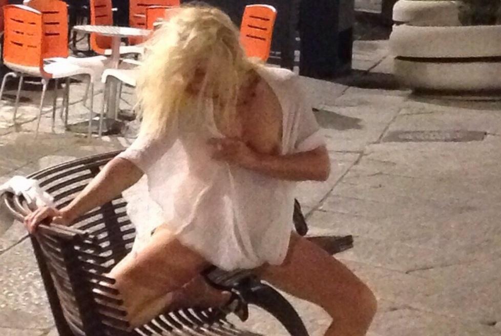 Scatti hot in Calata, è caccia alle foto