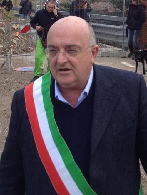 Il sindaco De Santi: «Ora basta La Provincia intervenga» 