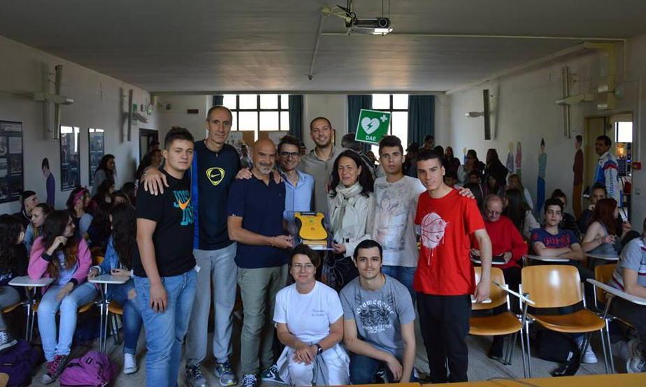 Tre defibrillatori al Pertini e a Lammari
