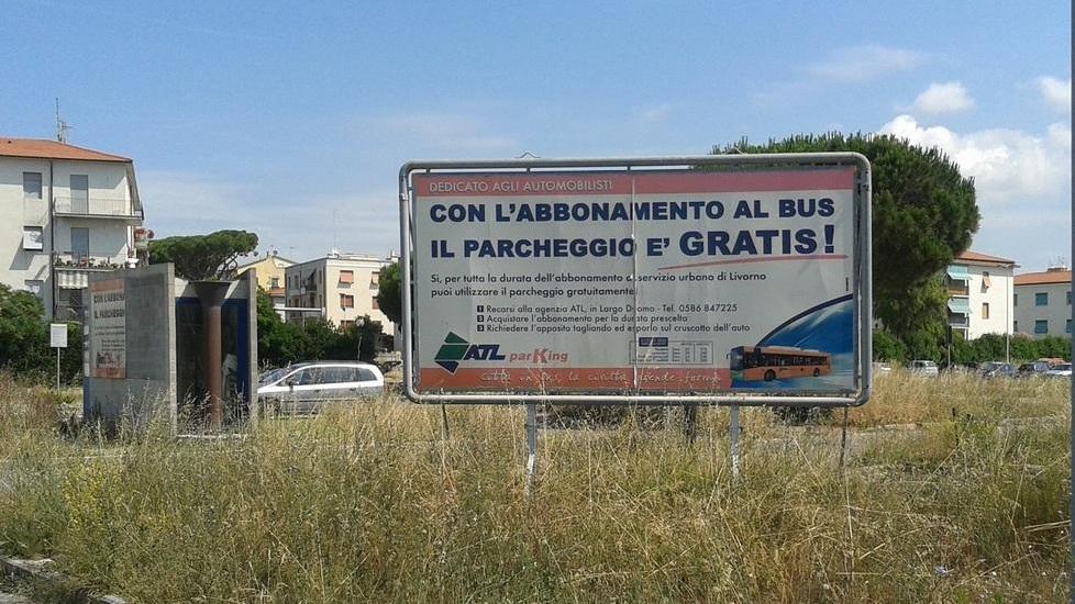 Viale della Libertà nel parcheggio è tornato il degrado