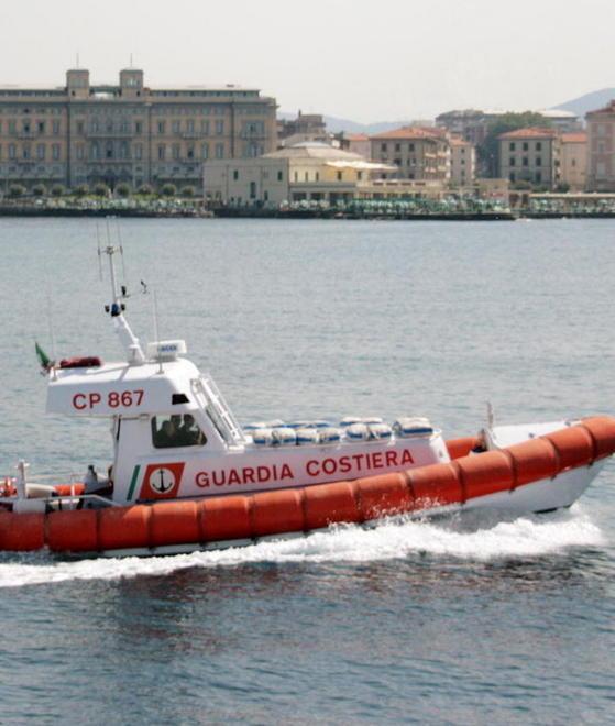 Guardia Costiera, soccorsa barca alla deriva