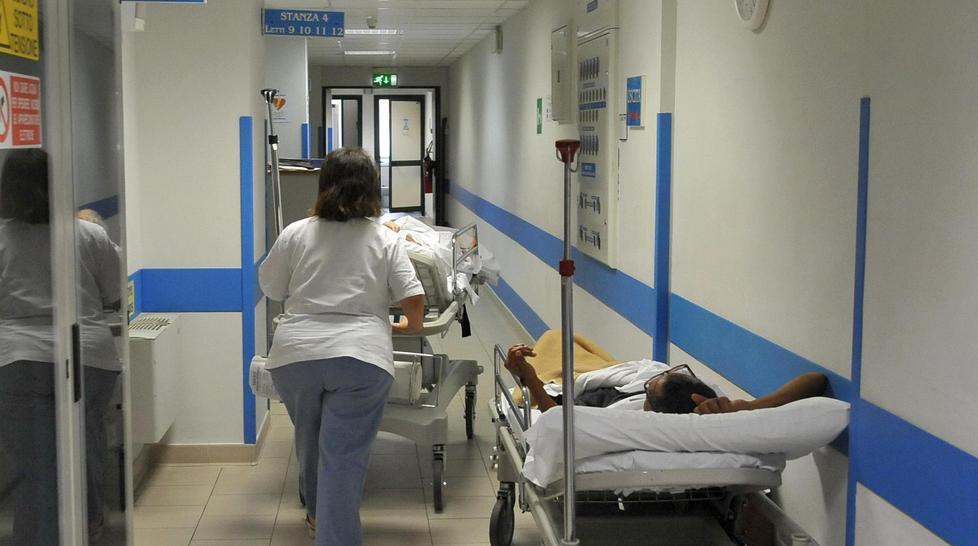 Gli infermieri sono pochi, molti reparti in difficoltà 