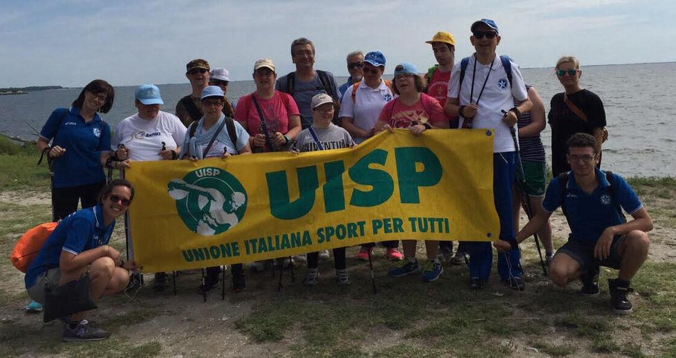In quaranta in pineta per il nordic walking