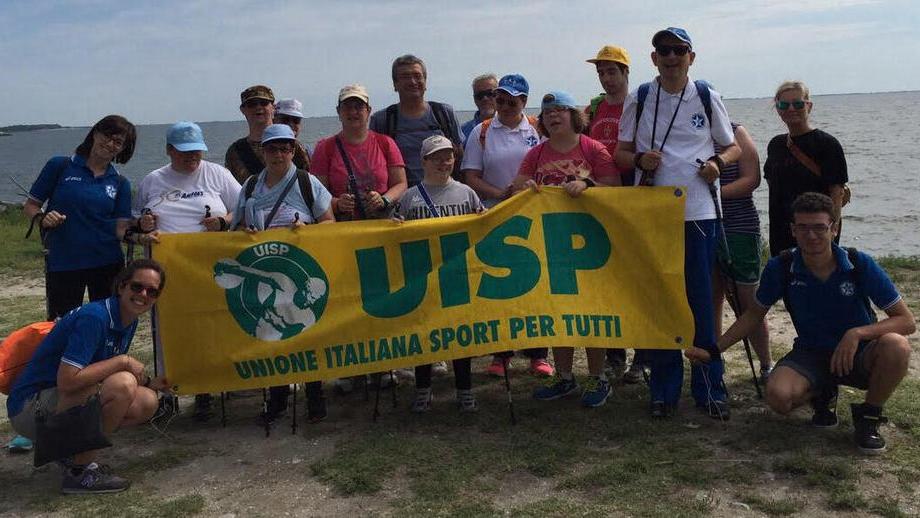 In quaranta in pineta per il nordic walking