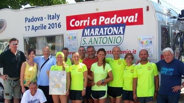 La corsa della solidarietà fa tappa in paese