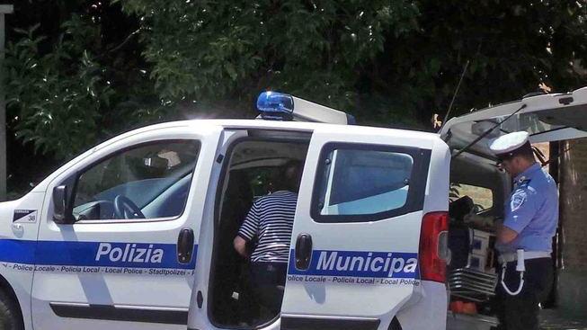 Ciclista investita da un’auto