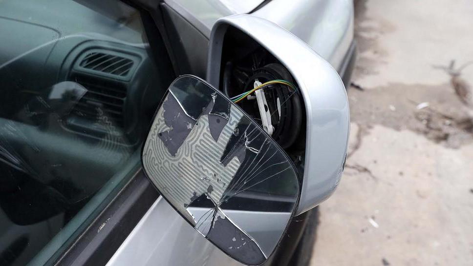 Specchietto rotto, fallisce la truffa