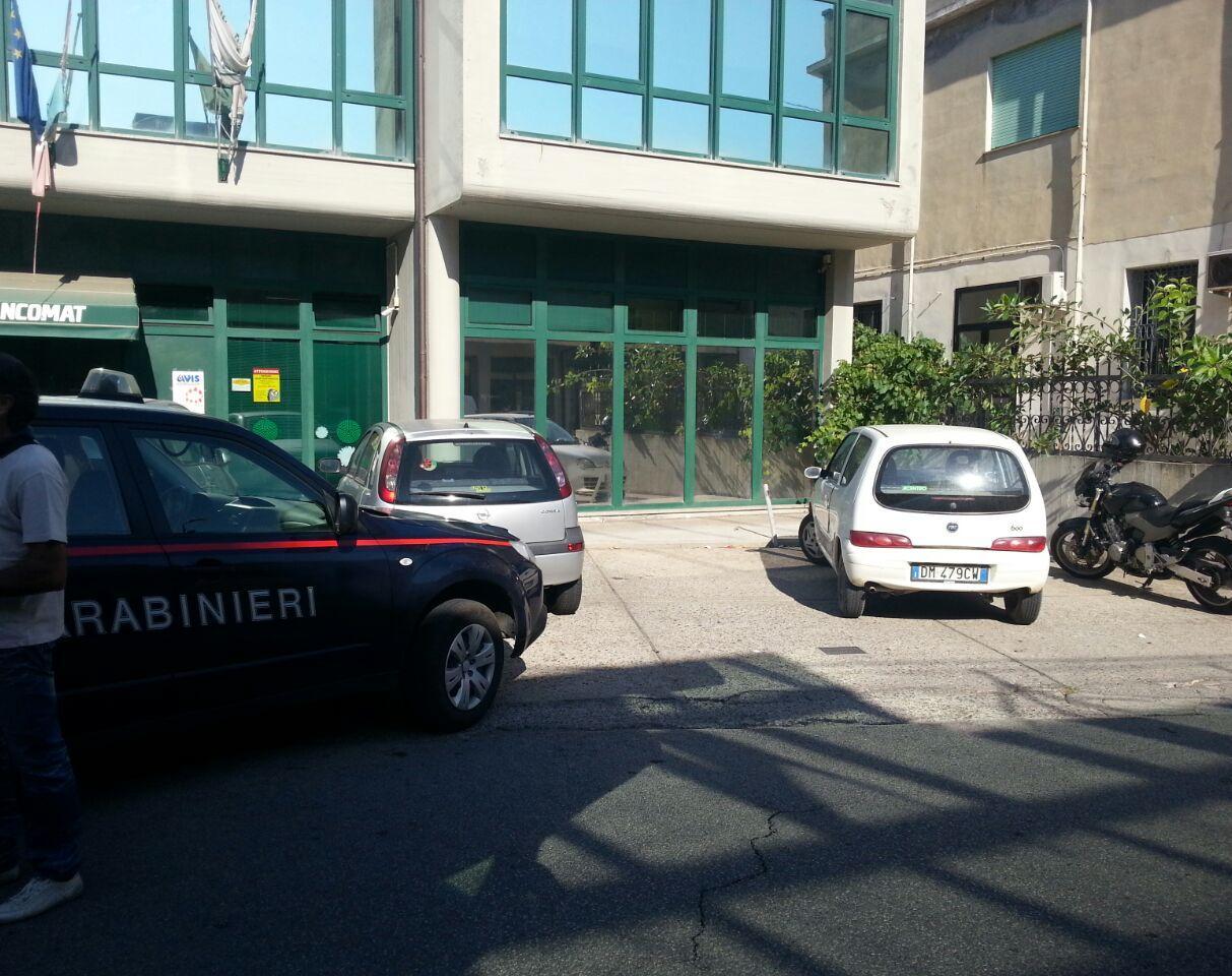Il bancomat davanti al quale è avvenuta la sparatoria (foto Deidda/Rosas)