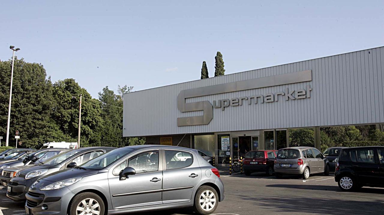 Il supermercato Esselunga di via Lucchese a Montecatini (Foto Nucci)