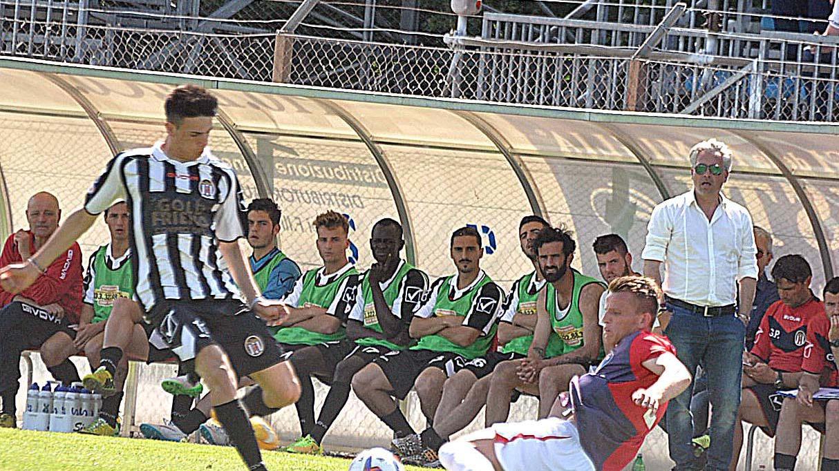 Una azione di gioco della Massese