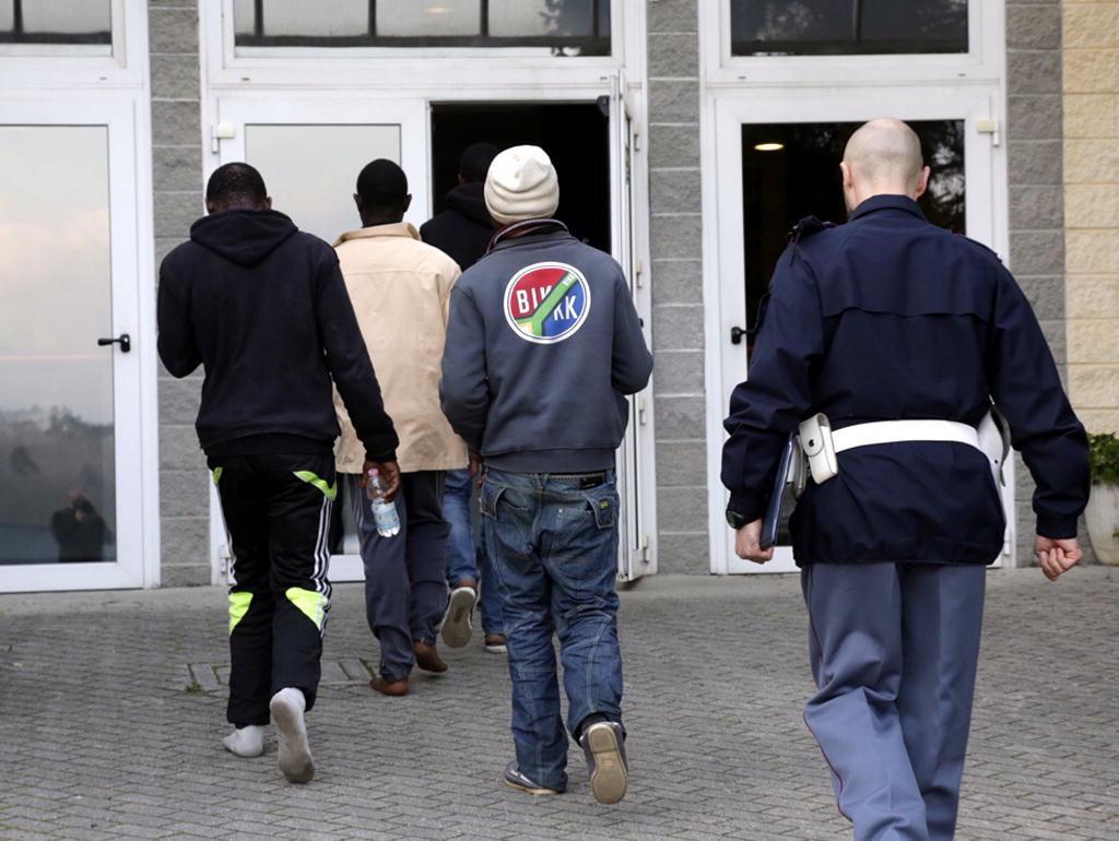 L'arrivo di profughi ad Aulla (foto archivio)