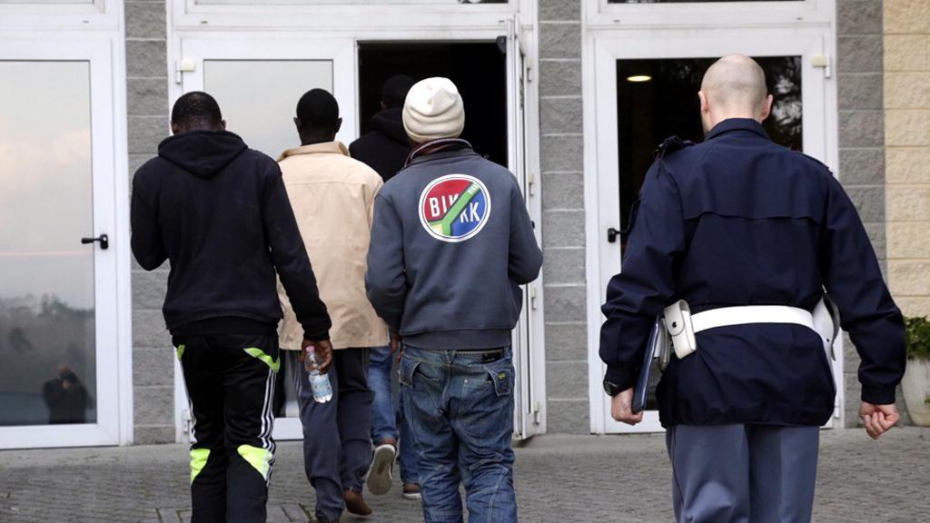 L'arrivo di profughi ad Aulla (foto archivio)