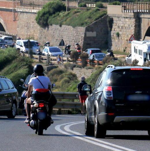 Un mare di multe domenicali: 105 sanzioni dei vigili urbani 