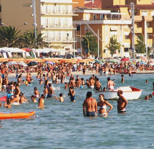 Alghero, bimbo di 3 anni si perde e vaga per ore al Lido 