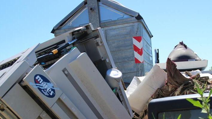 Nella terra delle discariche assediati dai rifiuti dei vicini