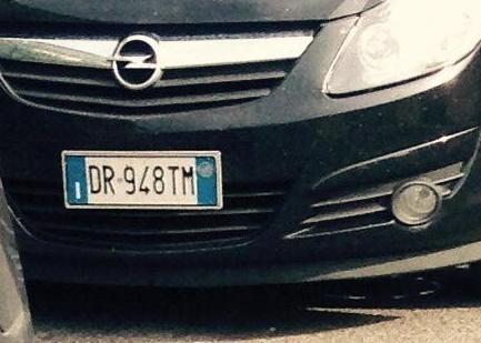 L'auto rubata sulla quale si sposta la banda 
