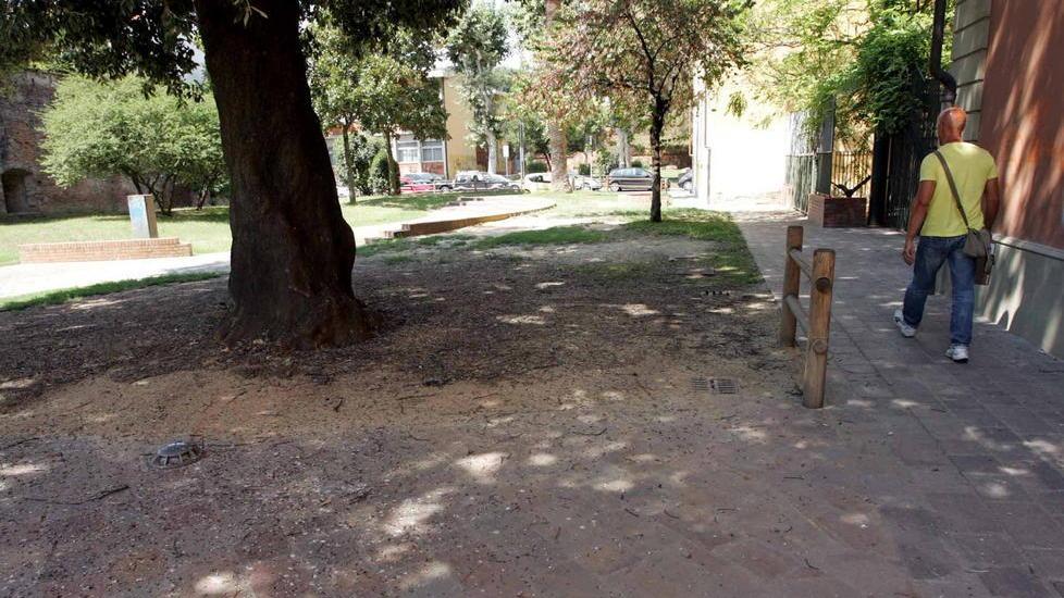 Si ristruttura una piazza del centro