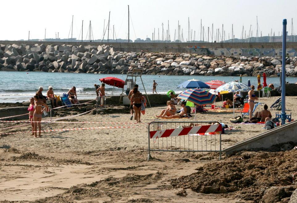 Monte alla Rena, cantieri in spiaggia 