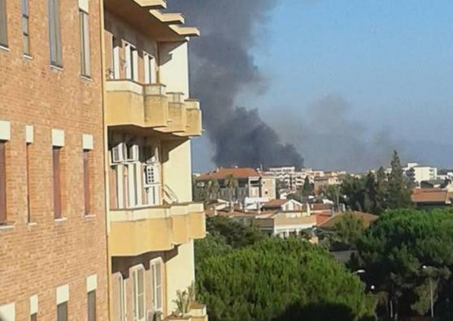 A fuoco l’ex deposito dell’Aci 