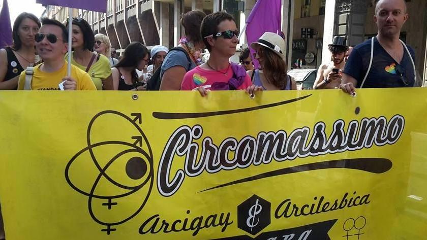 Mille firme: sindaco, trascrivi le nozze gay