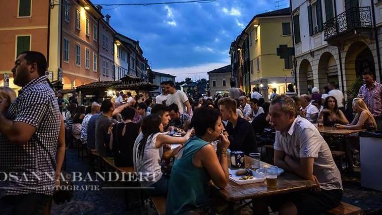 Correggio, notte bagnata ma la festa non si ferma