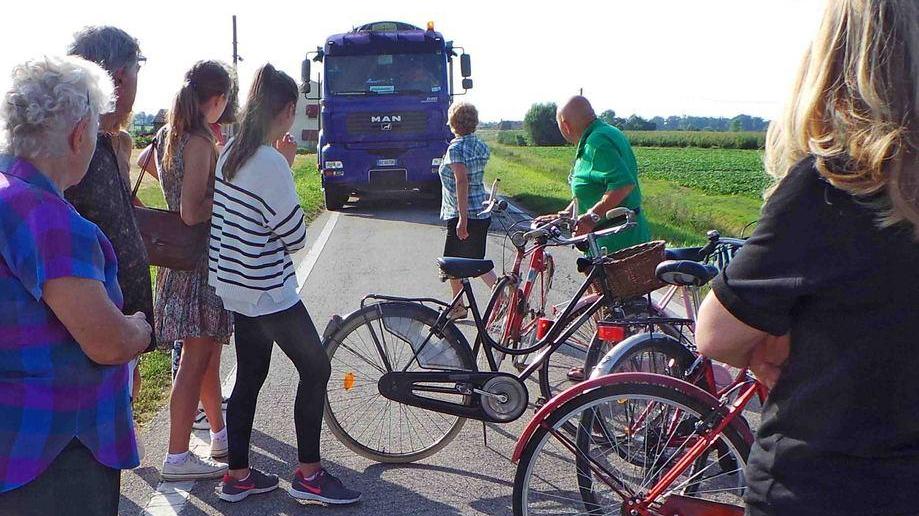 Ferrara, residenti arrabbiati bloccano via Olmo