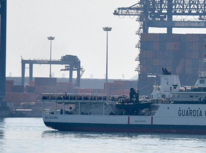 Arrivata a Cagliari la nave con i 450 migranti