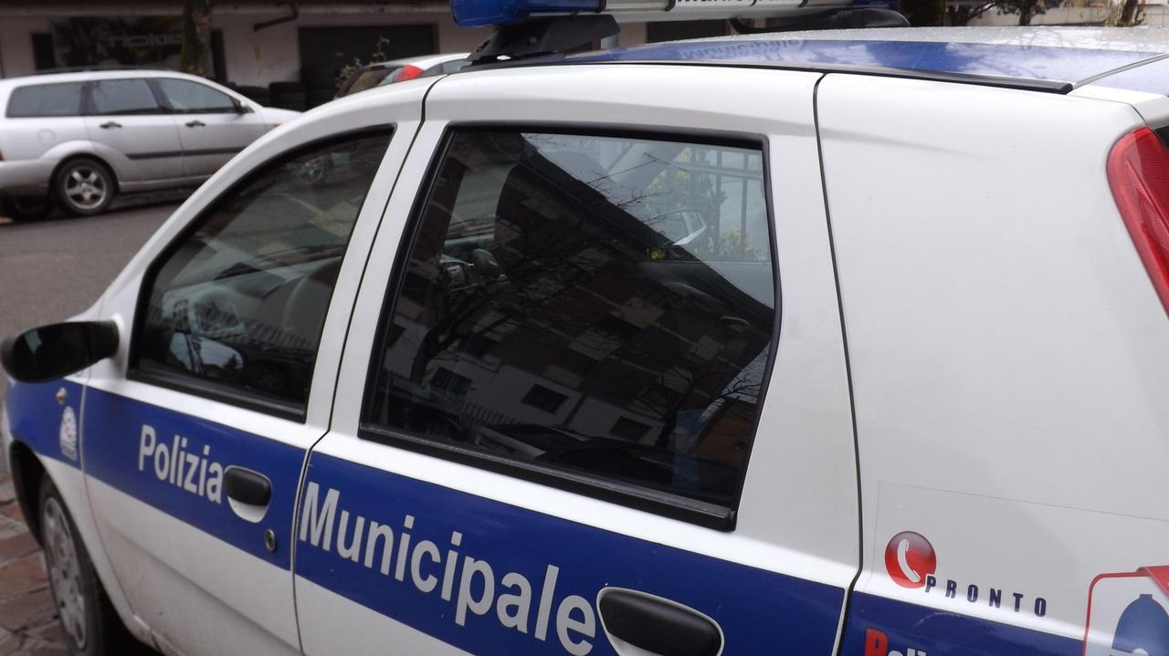 Un'auto della polizia municipale