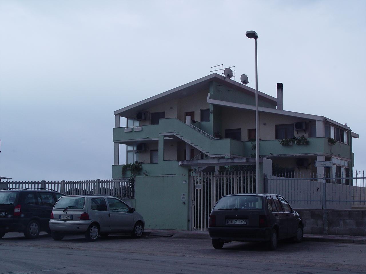 La casa dell'uomo bruciato vivo in auto