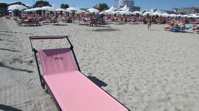 Morto per malore a Lido Nazioni, identificato l'uomo