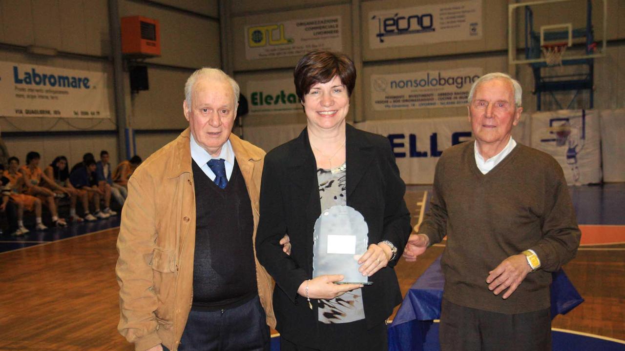 Alfredo Damiani (a destra) con la vedova di Primo Giuaro e l'indimenticato Nedo Chiarello