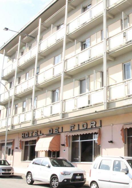 Cercansi alloggi per i trenta profughi dell’Hotel dei fiori 