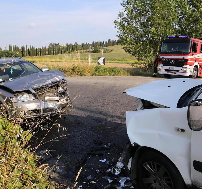 Scontro frontale, un ferito grave 