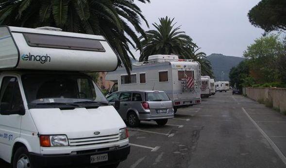 Dal Comune guerra aperta al “camper selvaggio” 