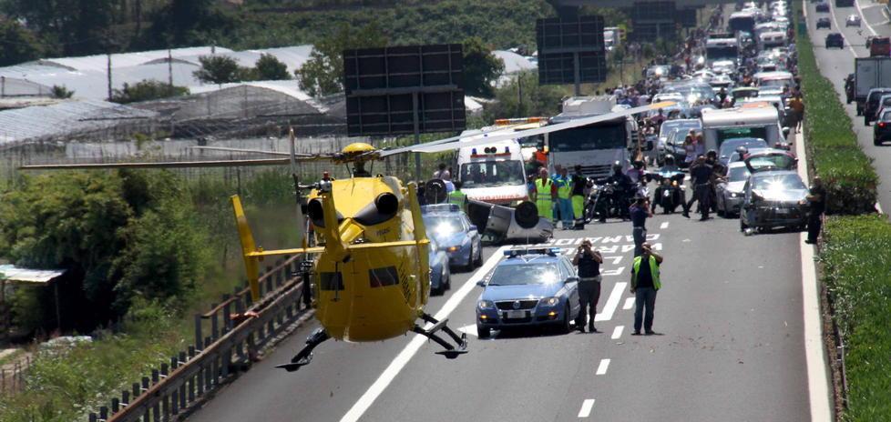 Schianto sulla A12, muore studentessa 