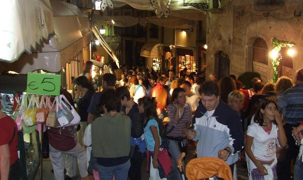 Shopping di notte a Castelnuovo 