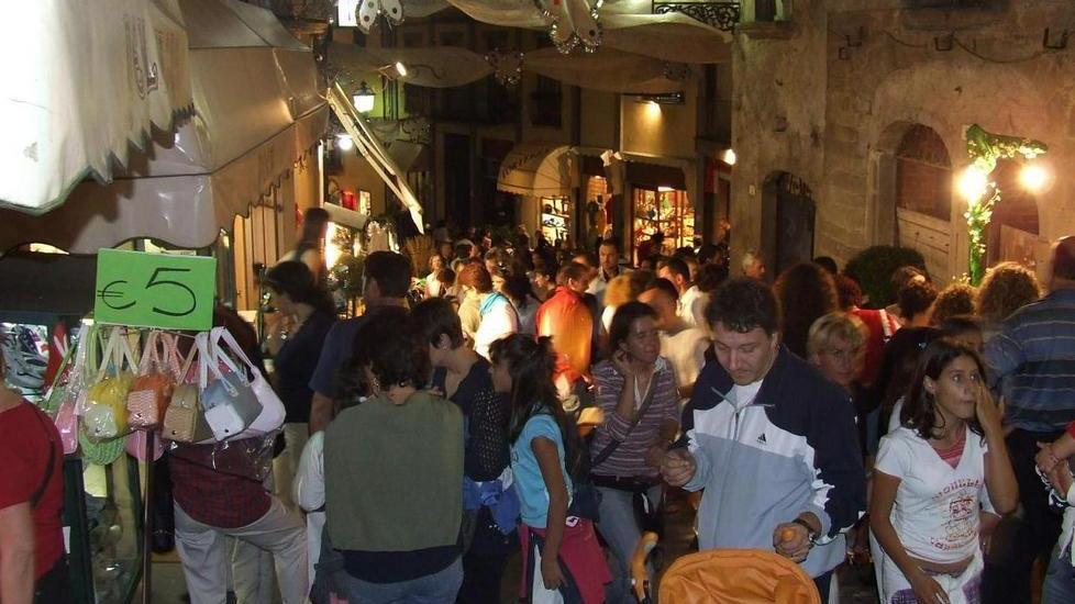 Shopping di notte a Castelnuovo