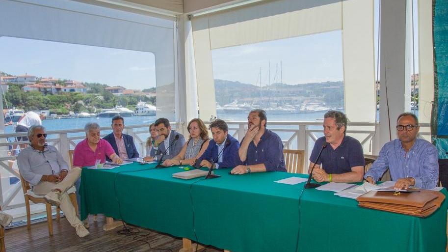 Porto Rotondo vede rosa aumentano turisti e yacht