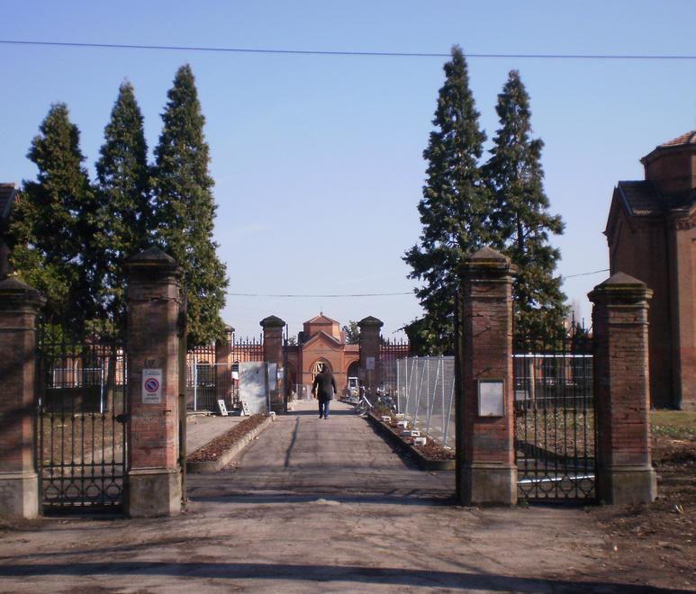 Vigili del fuoco volontari salvano un micio