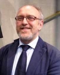 Direttore senza laurea «Per la Holding va bene» 