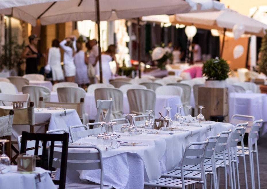 Domenica 5 luglio la cena in bianco nel centro storico a Massa 