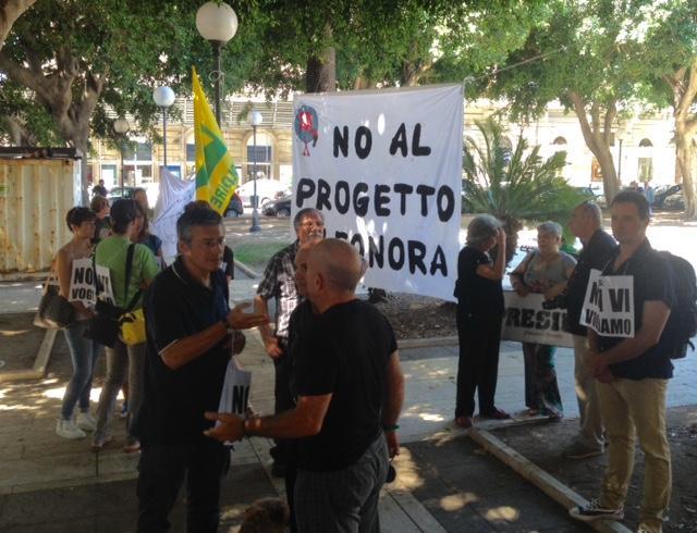 Sit in contro il Progetto Eleonora e le trivellazioni (foto M.Rosas)