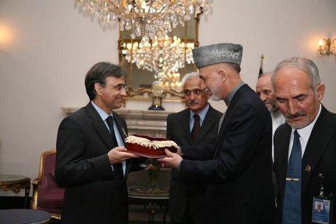 Ettore Francesco Sequi con Boris Karzai