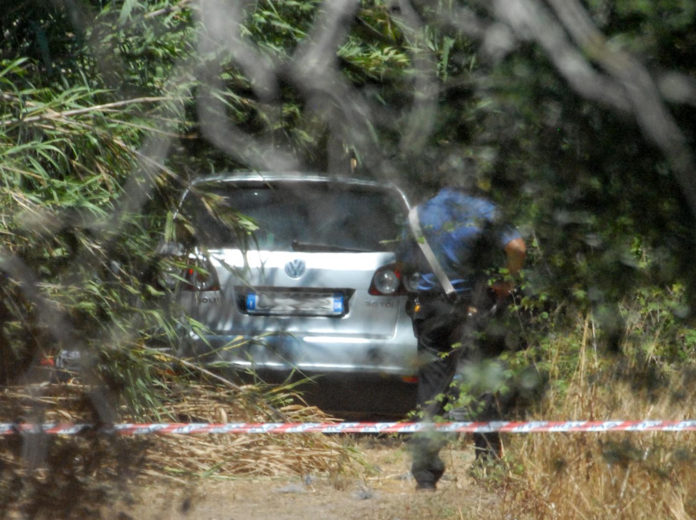 L'auto in cui è stato trovato morto il pensionato (foto F.G.Pinna)