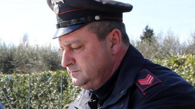 Sfondano il lunotto di una macchina due arrestati
