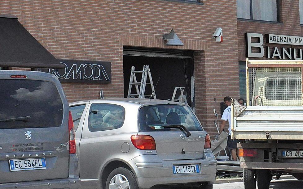 Furto con spaccata da Oromoda 