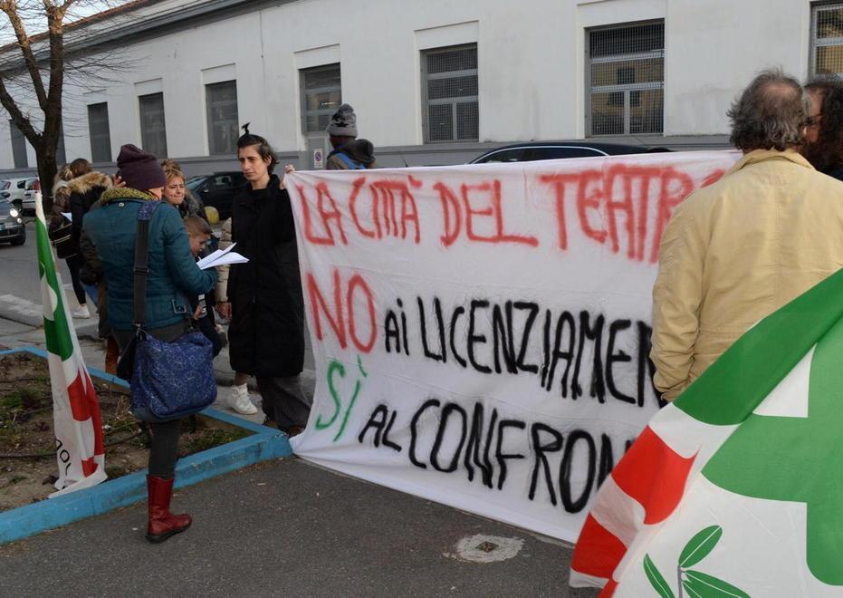 Teatro, la rabbia dei sindacati: «Si pensa solo ai licenziamenti»