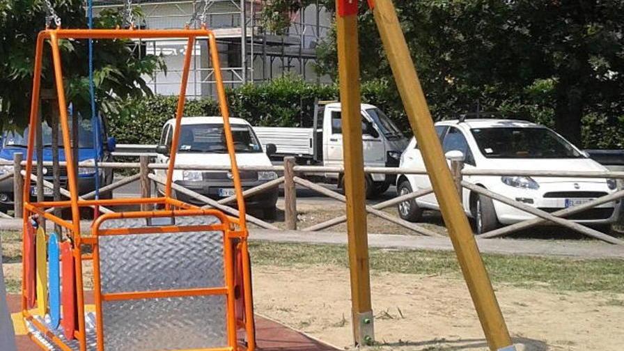 Una giostra per disabili al parco di San Filippo