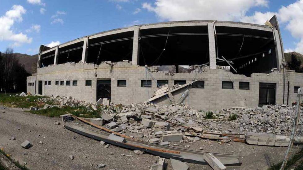 Spunta l’ipotesi “pallone” al posto del palazzetto dello sport