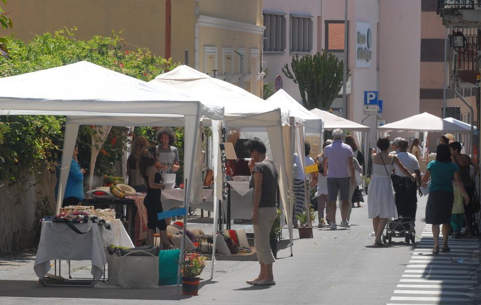Via De Filippi, ritorna il mercatino creativo 